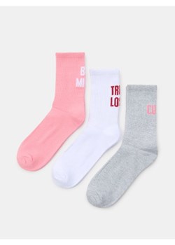 Sinsay - Prążkowane skarpetki z motywem walentynkowym 3 pack - biały ze sklepu Sinsay w kategorii Skarpetki damskie - zdjęcie 188959585