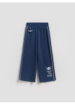 Reserved - Spodnie z breloczkiem Lilo i Stitch - granatowy ze sklepu Reserved w kategorii Spodnie dziewczęce - zdjęcie 188960649