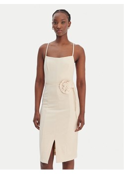 Guess Sukienka koktajlowa W6RK0G KC9O0 Beżowy Regular Fit ze sklepu MODIVO w kategorii Sukienki - zdjęcie 188961738