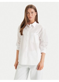 Calvin Klein Jeans Koszula LV047F147G Biały Relaxed Fit ze sklepu MODIVO w kategorii Koszule damskie - zdjęcie 188961747