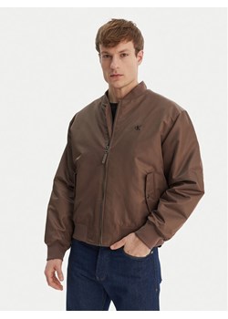 Calvin Klein Jeans Kurtka bomber LV04RC526G Brązowy Regular Fit ze sklepu MODIVO w kategorii Kurtki męskie - zdjęcie 188961776