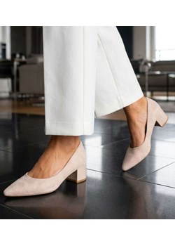 Beżowe czółenka na niskim obcasie Pointy Toe /D5-3 18805 T381/ ze sklepu Pantofelek24.pl w kategorii Czółenka - zdjęcie 188962496