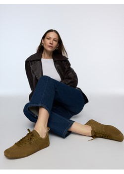 Reserved - Zamszowe sneakersy - ciemnozielony ze sklepu Reserved w kategorii Buty sportowe damskie - zdjęcie 188970436