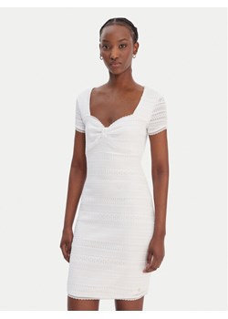 Guess Sukienka codzienna W6GK15 K2950 Biały Slim Fit ze sklepu MODIVO w kategorii Sukienki - zdjęcie 188979708