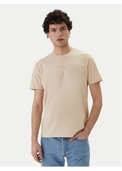 Guess T-Shirt M6GI27 K3249 Beżowy Regular Fit ze sklepu MODIVO w kategorii T-shirty męskie - zdjęcie 188979726