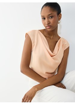 Mohito - Brzoskwiniowa satynowa bluzka - brzoskwiniowy ze sklepu Mohito w kategorii Bluzki damskie - zdjęcie 188980397