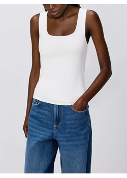 Reserved - Gładki top - biały ze sklepu Reserved w kategorii Bluzki damskie - zdjęcie 188981407