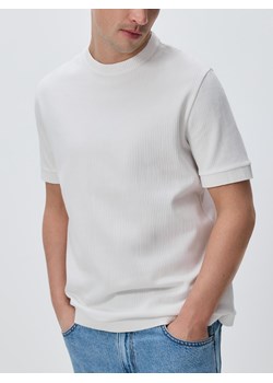 Reserved - T-shirt regular ze strukturalnej dzianiny - złamana biel ze sklepu Reserved w kategorii T-shirty męskie - zdjęcie 188997187
