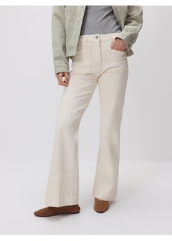 Reserved - Jeansy flare - kremowy ze sklepu Reserved w kategorii Jeansy damskie - zdjęcie 188998559