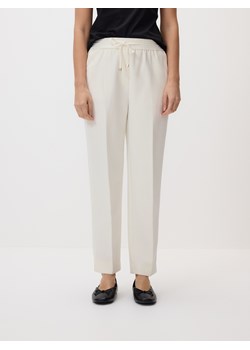 Reserved - Spodnie z kantem - biały ze sklepu Reserved w kategorii Spodnie damskie - zdjęcie 189001057