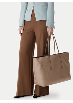 Torebka Calvin Klein Emblem Aop Large Tote W/ Pouch LV04F3364G Beżowy ze sklepu eobuwie.pl w kategorii Torby Shopper bag - zdjęcie 189002656