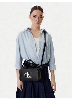 Calvin Klein Torebka Bold Ck Bauletto Crossbody LV04F3411G Czarny ze sklepu MODIVO w kategorii Listonoszki - zdjęcie 189004146