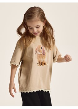 Reserved - T-shirt z nadrukiem - warm olive ze sklepu Reserved w kategorii Bluzki dziewczęce - zdjęcie 189010776