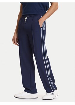 Guess Spodnie dresowe Z6GB14 K3211 Granatowy Regular Fit ze sklepu MODIVO w kategorii Spodnie męskie - zdjęcie 189020906