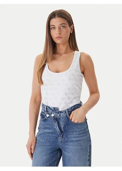 Guess Top W6GP10 K2932 Biały Regular Fit ze sklepu MODIVO w kategorii Bluzki damskie - zdjęcie 189020917