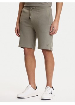 Guess Szorty sportowe Z2YD04 KAIJ1 Zielony Regular Fit ze sklepu MODIVO w kategorii Spodenki męskie - zdjęcie 189021087