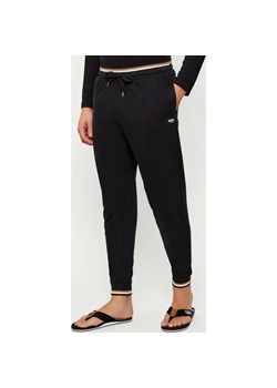 BOSS BLACK Spodnie dresowe Iconic | Regular Fit ze sklepu Gomez Fashion Store w kategorii Spodnie męskie - zdjęcie 189023318