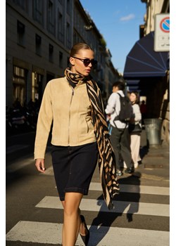 Gładka kurtka beżowa ze sklepu Moodo.pl w kategorii Kurtki damskie - zdjęcie 189024907