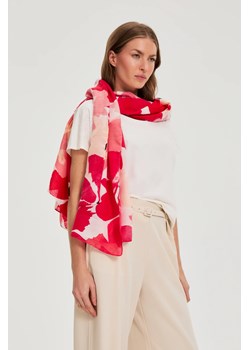 Szal w kwiaty czerwony ze sklepu Moodo.pl w kategorii Szaliki i chusty damskie - zdjęcie 189024909