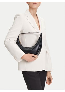 Torebka Calvin Klein Pinched Soft Crescent Sm LV04F3010G Czarny ze sklepu eobuwie.pl w kategorii Torebki hobo - zdjęcie 189025055