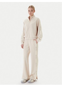 EA7 Emporio Armani Dres 7W000979 AF12501 U1088 Beżowy Regular Fit ze sklepu MODIVO w kategorii Dresy damskie - zdjęcie 189028999