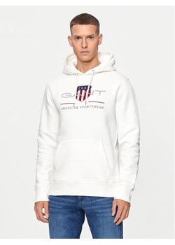 Gant Bluza Archive Shield 2047082 Écru Regular Fit ze sklepu MODIVO w kategorii Bluzy męskie - zdjęcie 189029026