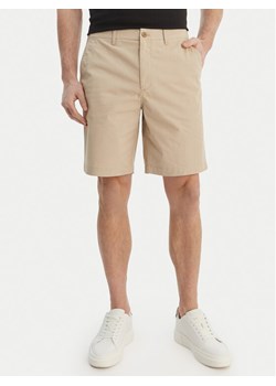 Calvin Klein Jeans Szorty materiałowe LV04RF617G Beżowy Regular Fit ze sklepu MODIVO w kategorii Spodenki męskie - zdjęcie 189029028