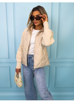 KURTKA PRZEJŚCIOWA ZE SWETERKOWYMI RĘKAWAMI- JASNOBEŻOWA ze sklepu olika.com.pl w kategorii Kurtki damskie - zdjęcie 189033199