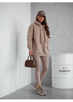 KOMPLET LEGGINSY PRĄŻKOWANE+ BLUZA OVERSIZE Z KAPTUREM- CAPPUCCINO ze sklepu olika.com.pl w kategorii Komplety i garnitury damskie - zdjęcie 189033325