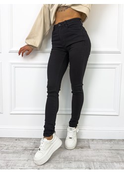 SPODNIE JEANSOWE SKINNY PUSH UP- CZARNE ze sklepu olika.com.pl w kategorii Jeansy damskie - zdjęcie 189033396