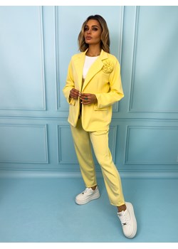KOMPLET MASEŁKOWY MARYNARKA Z RÓŻAMI+ SPODNIE Z SZEROKĄ NOGAWKĄ- ŻÓŁTY ze sklepu olika.com.pl w kategorii Komplety i garnitury damskie - zdjęcie 189033547