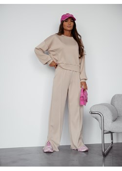 KOMPLET MASEŁKO BLUZA + SPODNIE Z SZEROKĄ NOGAWKĄ- BEŻOWY ze sklepu olika.com.pl w kategorii Komplety i garnitury damskie - zdjęcie 189033579