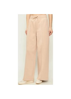 Lacoste Spodnie dresowe | Relaxed fit ze sklepu Gomez Fashion Store w kategorii Spodnie damskie - zdjęcie 189036137