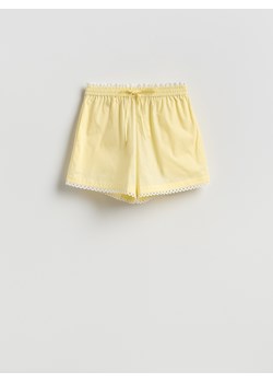 Reserved - Szorty z ozdobną wstawką - jasnożółty ze sklepu Reserved w kategorii Szorty - zdjęcie 189040055