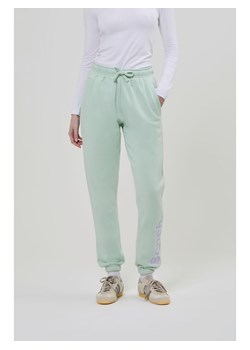 Bench Spodnie dresowe "Corey" w kolorze zielonym ze sklepu Limango Polska w kategorii Spodnie damskie - zdjęcie 189053146