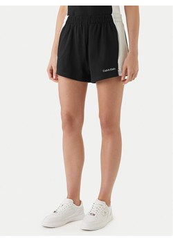 Calvin Klein Swimwear Szorty materiałowe LV00Q61153 Czarny Regular Fit ze sklepu MODIVO w kategorii Szorty - zdjęcie 189056229