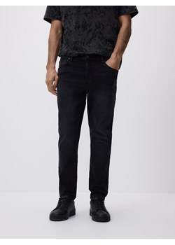Reserved - Jeansy carrot slim z efektem sprania - czarny ze sklepu Reserved w kategorii Jeansy męskie - zdjęcie 189058697