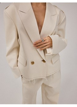 Mohito - Krótka kremowa marynarka oversize - kremowy ze sklepu Mohito w kategorii Marynarki damskie - zdjęcie 189064465