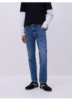 Reserved - Jeansy slim z efektem sprania - niebieski ze sklepu Reserved w kategorii Jeansy męskie - zdjęcie 189064598