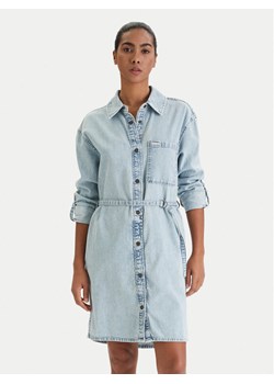 Guess Jeans Sukienka jeansowa W6RK26 D5M83 Niebieski Regular Fit ze sklepu MODIVO w kategorii Sukienki - zdjęcie 189082846