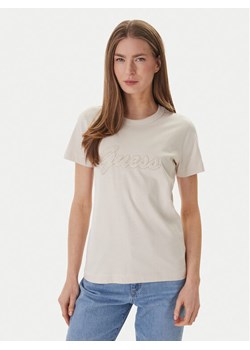 Guess T-Shirt W6GI08 K3023 Beżowy Regular Fit ze sklepu MODIVO w kategorii Bluzki damskie - zdjęcie 189082889