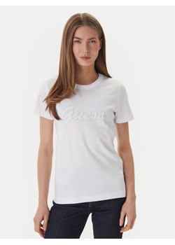 Guess T-Shirt W6GI08 K3023 Biały Regular Fit ze sklepu MODIVO w kategorii Bluzki damskie - zdjęcie 189082906