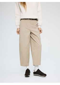 Reserved - Spodnie barrel leg z paskiem - beżowy ze sklepu Reserved w kategorii Spodnie damskie - zdjęcie 189084598