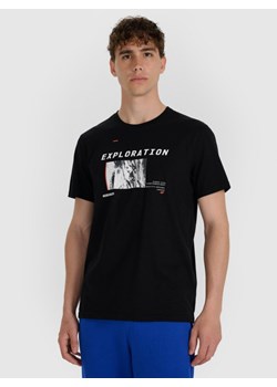 Męski t-shirt z nadrukiem 4F 4FWAW25TTSHM3130 - czarny ze sklepu Sportstylestory.com w kategorii T-shirty męskie - zdjęcie 189087719