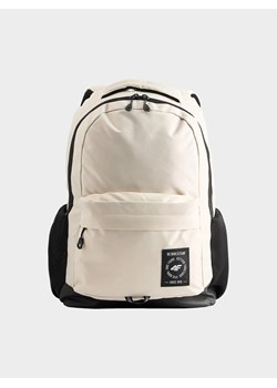 Plecak miejski 18 L 4F 4FJRSS26ABACU683 - beżowy ze sklepu Sportstylestory.com w kategorii Plecaki - zdjęcie 189087888
