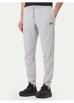 Under Armour Spodnie dresowe UA Rival 6014638 Szary Regular Fit ze sklepu MODIVO w kategorii Spodnie męskie - zdjęcie 189095427