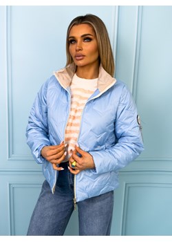 KURTKA PRZEJŚCIOWA PIKOWANA Z NASZYWKĄ NA RĘKAWIE- NIEBIESKA ze sklepu olika.com.pl w kategorii Kurtki damskie - zdjęcie 189097077