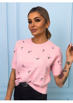 SWETER NA KRÓTKI RĘKAW Z HAFTOWANYMI KWIATAMI-RÓŻOWY ze sklepu olika.com.pl w kategorii Swetry damskie - zdjęcie 189097108