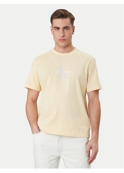 Calvin Klein Jeans T-Shirt Hero Monologo LV04RB862G Żółty Regular Fit ze sklepu MODIVO w kategorii T-shirty męskie - zdjęcie 189099116