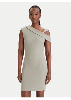 Guess Sukienka codzienna W6GK23 K3017 Khaki Regular Fit ze sklepu MODIVO w kategorii Sukienki - zdjęcie 189101868